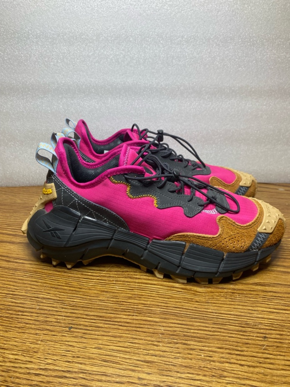 Reebok Zig Kinetica II Edge, Jetsons X The Flintstones Limited Edition Men’s 7.5